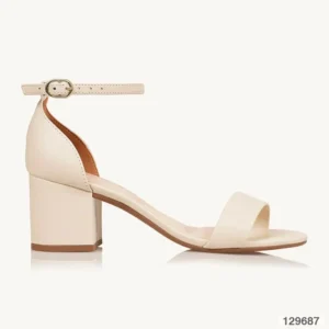 Sandália Gisele Off White Salto Grosso Calcanhar Fechado